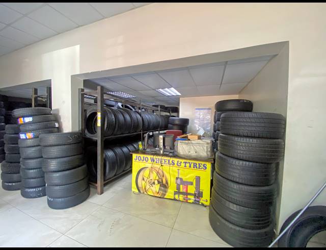 1,700M² BUILDING FOR SALE IN CAPITAL PARK